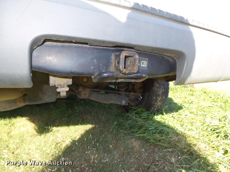 image for item L4080 2002 Ford Explorer XLS SUV