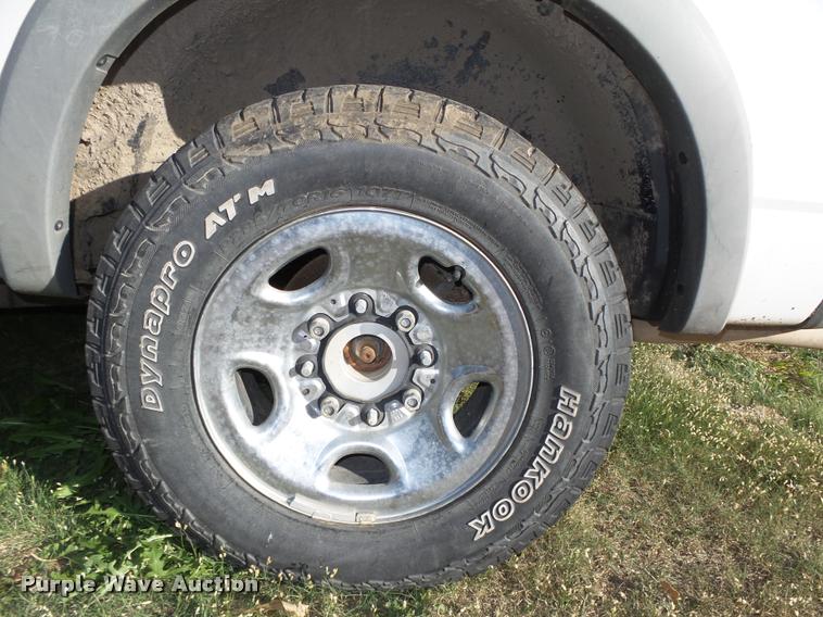 image for item L4080 2002 Ford Explorer XLS SUV