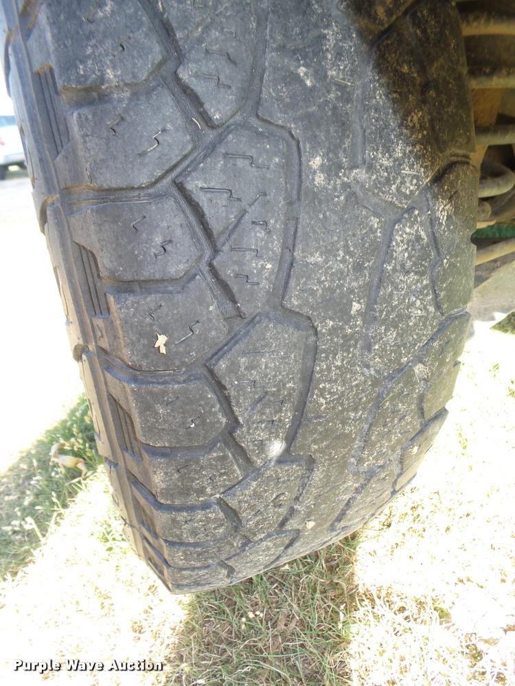 image for item L4080 2002 Ford Explorer XLS SUV