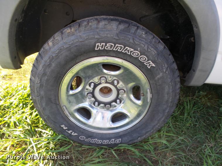 image for item L4080 2002 Ford Explorer XLS SUV