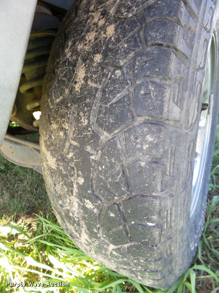 image for item L4080 2002 Ford Explorer XLS SUV