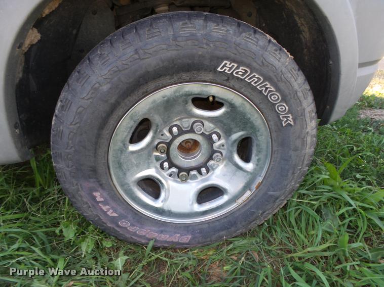 image for item L4080 2002 Ford Explorer XLS SUV