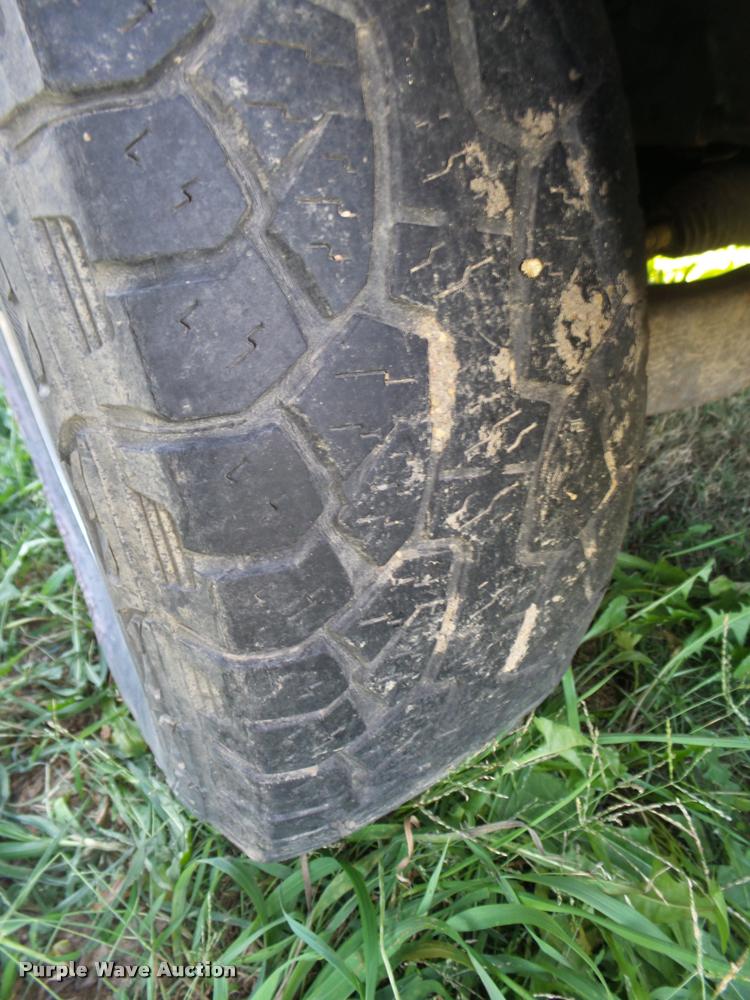 image for item L4080 2002 Ford Explorer XLS SUV