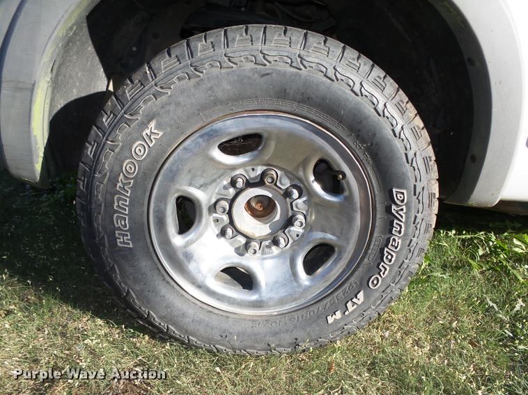 image for item L4080 2002 Ford Explorer XLS SUV