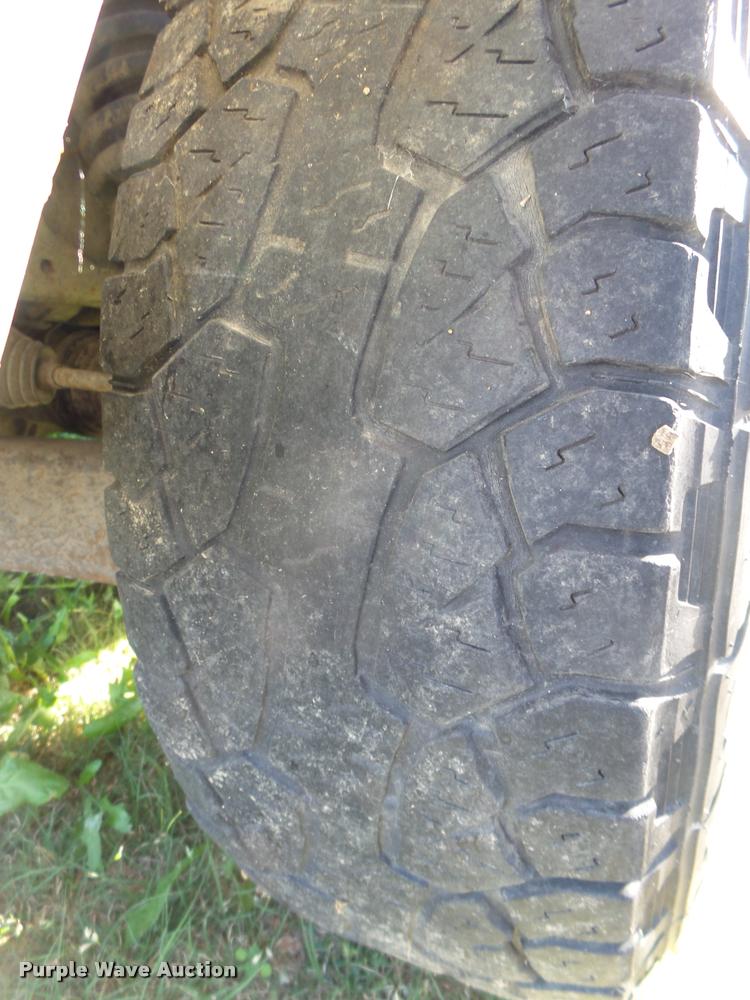 image for item L4080 2002 Ford Explorer XLS SUV