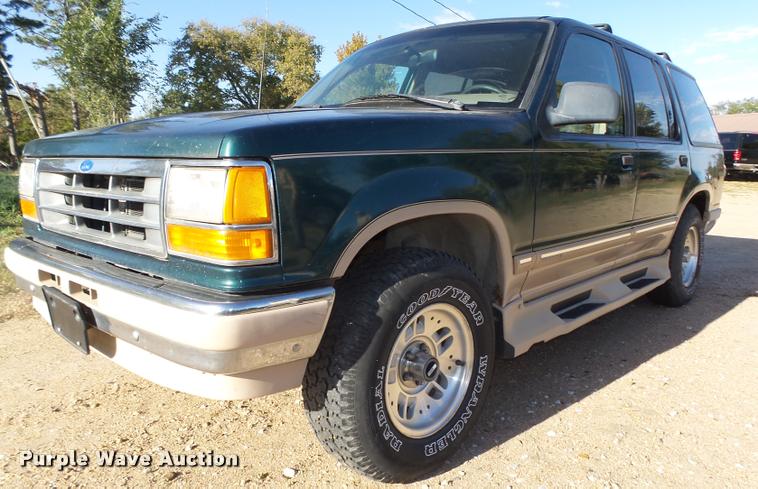 image for item L4081 1994 Ford Explorer Eddie Bauer SUV