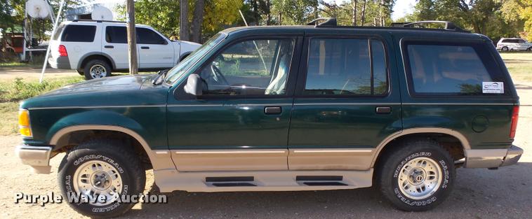 image for item L4081 1994 Ford Explorer Eddie Bauer SUV