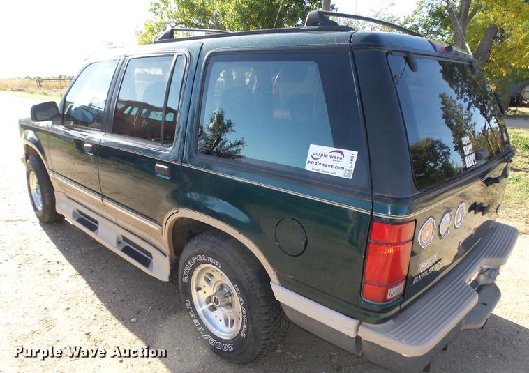 image for item L4081 1994 Ford Explorer Eddie Bauer SUV