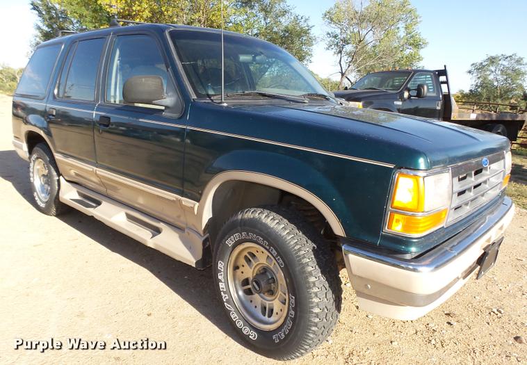 image for item L4081 1994 Ford Explorer Eddie Bauer SUV