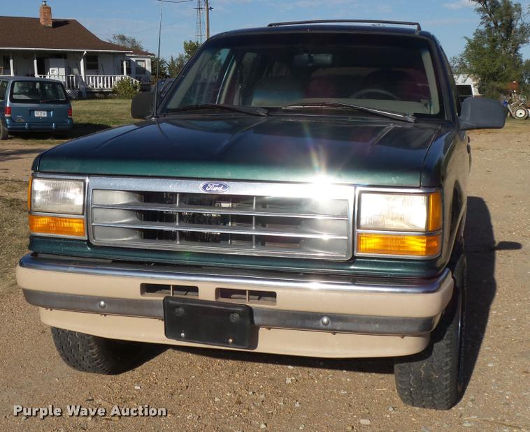 image for item L4081 1994 Ford Explorer Eddie Bauer SUV