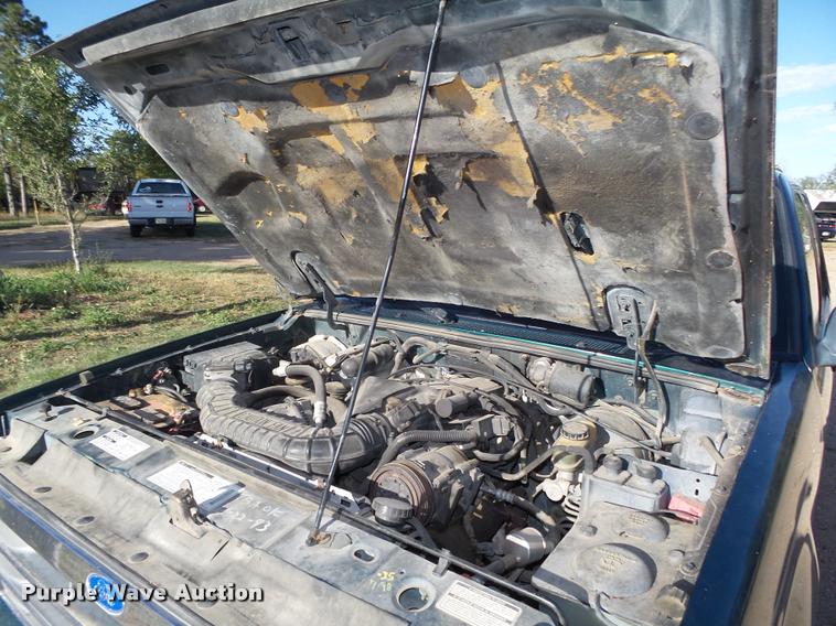 image for item L4081 1994 Ford Explorer Eddie Bauer SUV