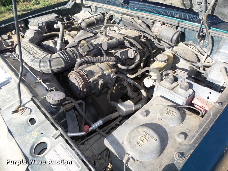 image for item L4081 1994 Ford Explorer Eddie Bauer SUV