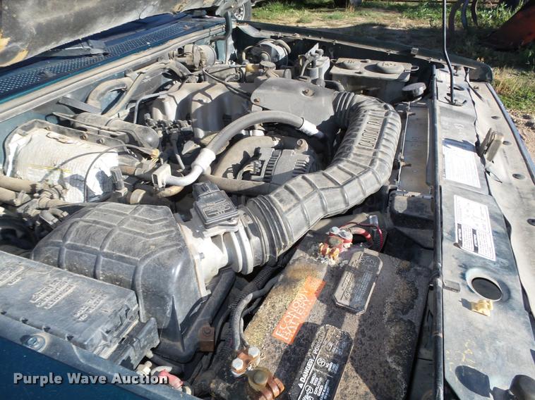 image for item L4081 1994 Ford Explorer Eddie Bauer SUV