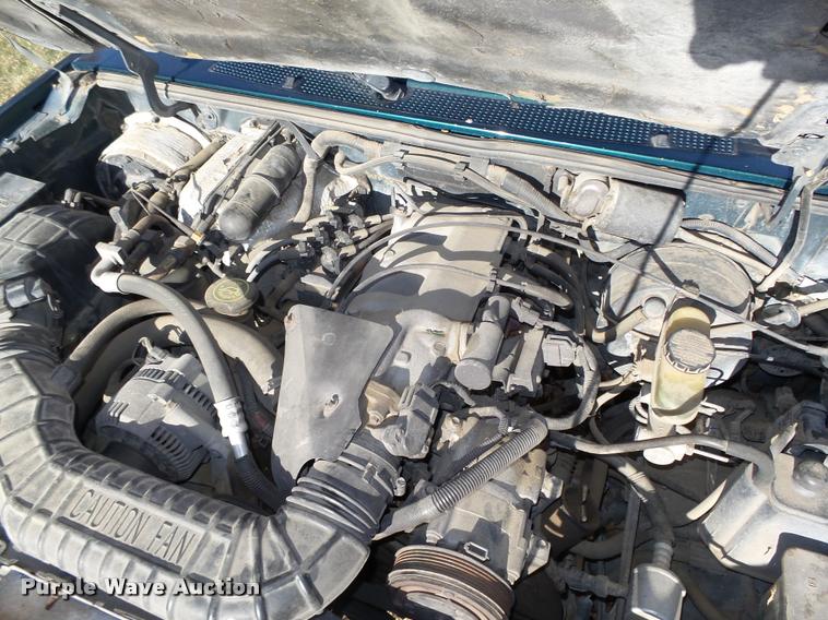 image for item L4081 1994 Ford Explorer Eddie Bauer SUV