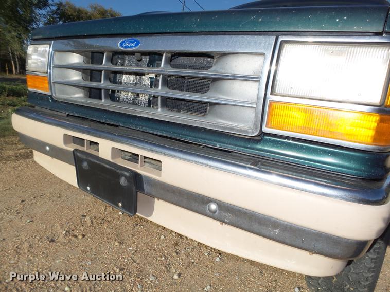 image for item L4081 1994 Ford Explorer Eddie Bauer SUV