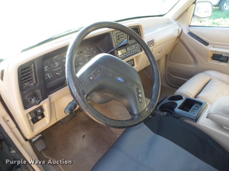 image for item L4081 1994 Ford Explorer Eddie Bauer SUV