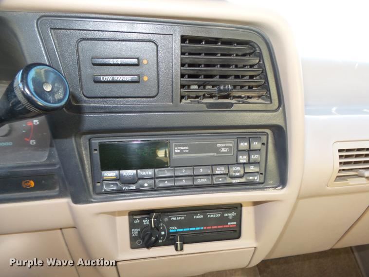 image for item L4081 1994 Ford Explorer Eddie Bauer SUV