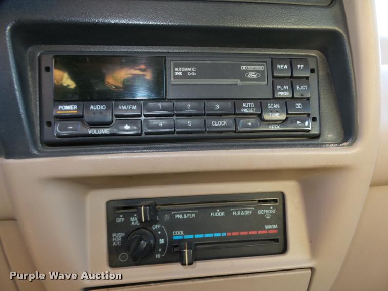 image for item L4081 1994 Ford Explorer Eddie Bauer SUV