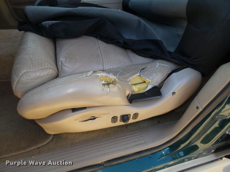 image for item L4081 1994 Ford Explorer Eddie Bauer SUV