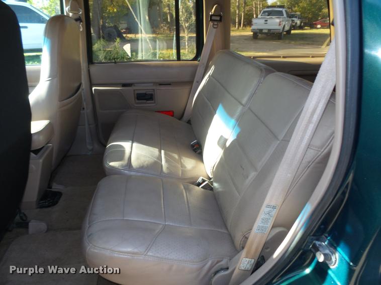 image for item L4081 1994 Ford Explorer Eddie Bauer SUV