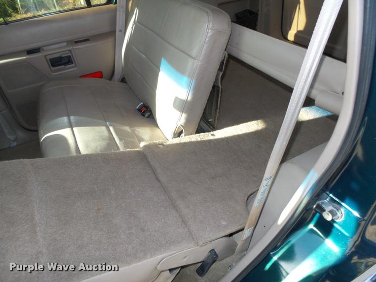 image for item L4081 1994 Ford Explorer Eddie Bauer SUV