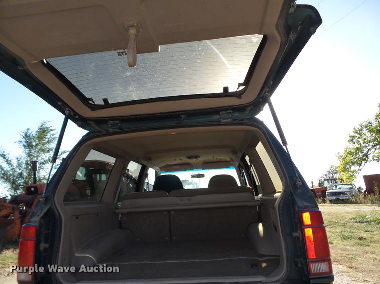 image for item L4081 1994 Ford Explorer Eddie Bauer SUV