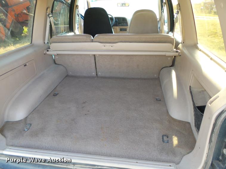 image for item L4081 1994 Ford Explorer Eddie Bauer SUV