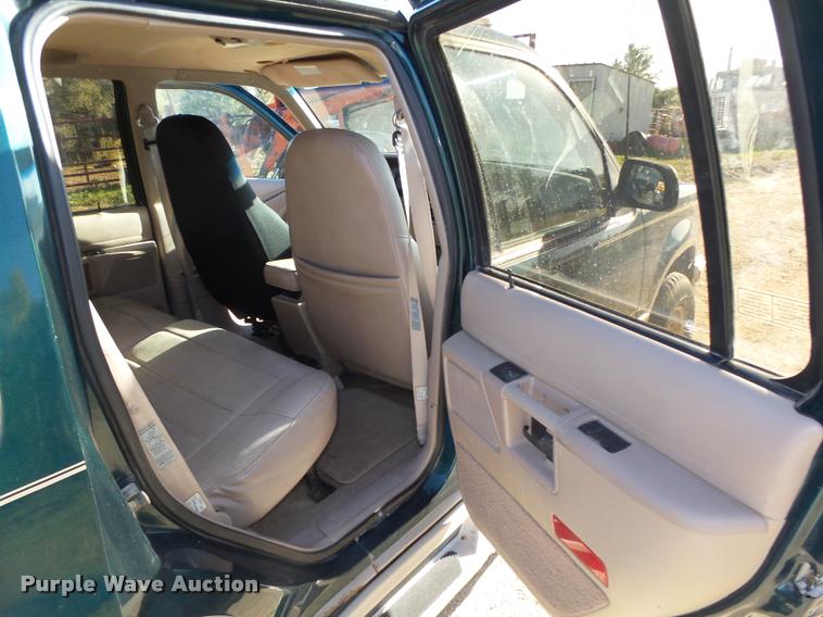 image for item L4081 1994 Ford Explorer Eddie Bauer SUV