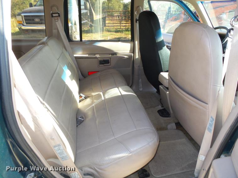 image for item L4081 1994 Ford Explorer Eddie Bauer SUV