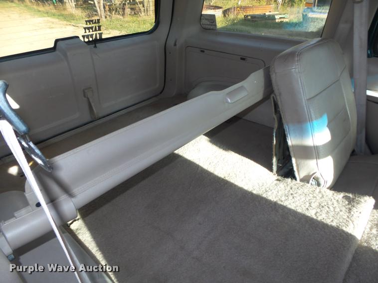 image for item L4081 1994 Ford Explorer Eddie Bauer SUV