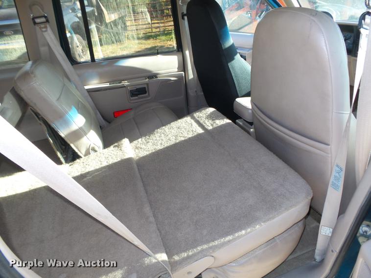 image for item L4081 1994 Ford Explorer Eddie Bauer SUV