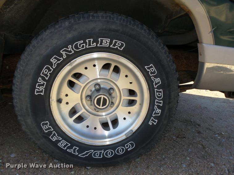 image for item L4081 1994 Ford Explorer Eddie Bauer SUV