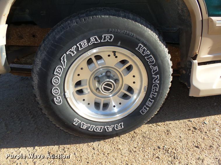 image for item L4081 1994 Ford Explorer Eddie Bauer SUV