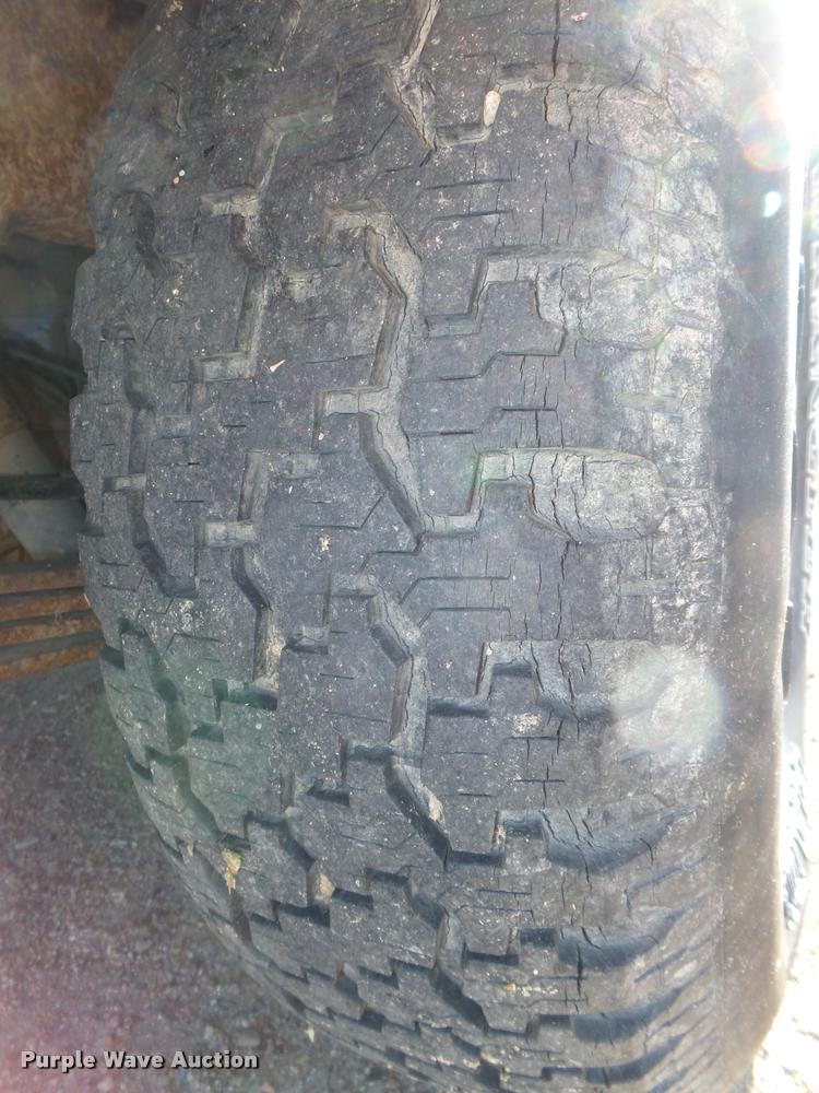 image for item L4081 1994 Ford Explorer Eddie Bauer SUV