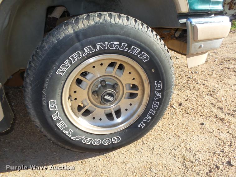 image for item L4081 1994 Ford Explorer Eddie Bauer SUV