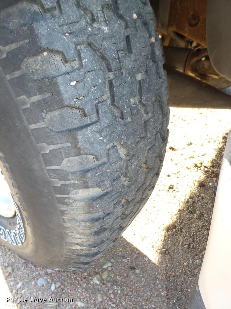 image for item L4081 1994 Ford Explorer Eddie Bauer SUV