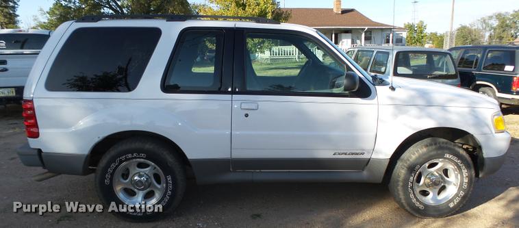 image for item L4082 2001 Ford Explorer SUV