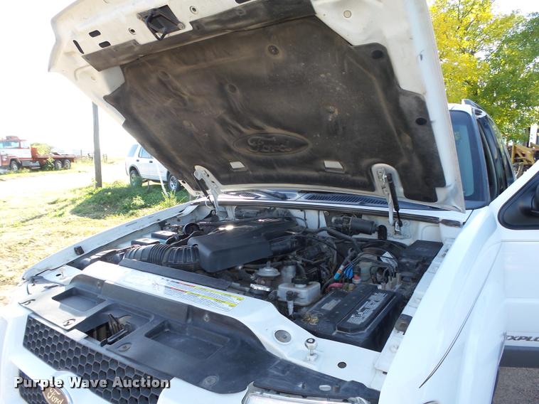 image for item L4082 2001 Ford Explorer SUV