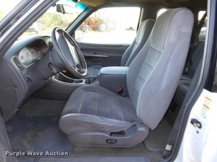 image for item L4082 2001 Ford Explorer SUV