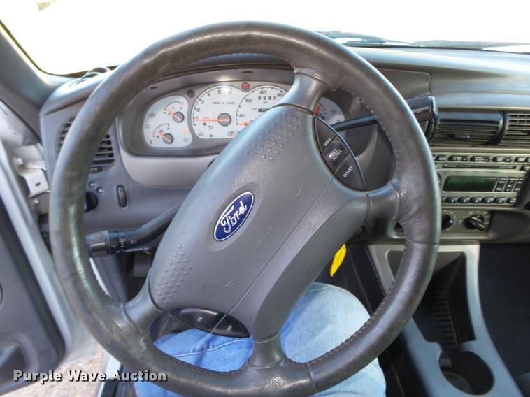 image for item L4082 2001 Ford Explorer SUV