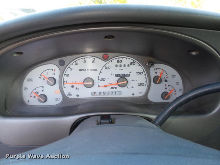 image for item L4082 2001 Ford Explorer SUV