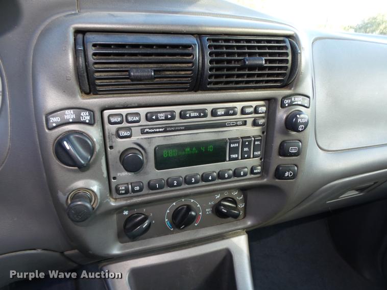 image for item L4082 2001 Ford Explorer SUV