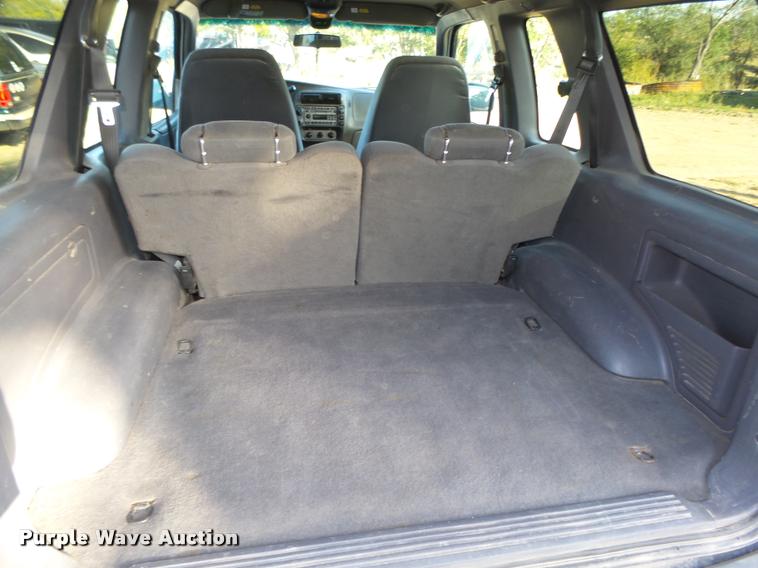 image for item L4082 2001 Ford Explorer SUV