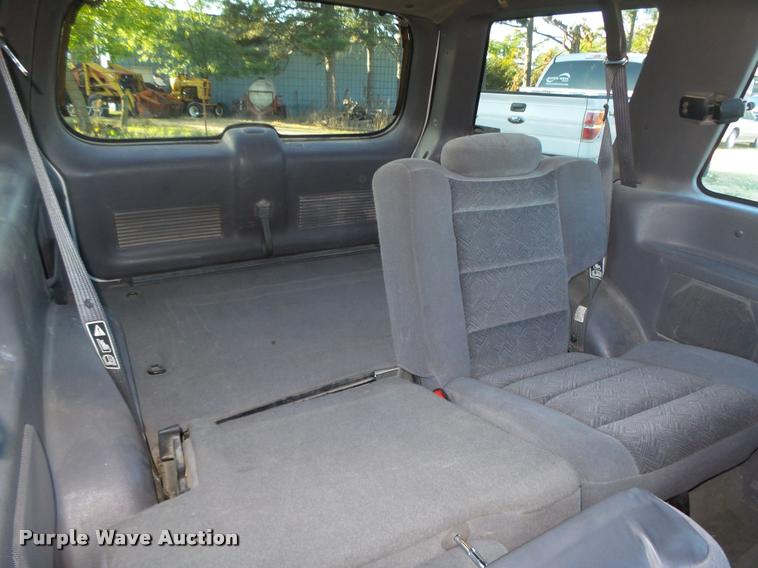 image for item L4082 2001 Ford Explorer SUV