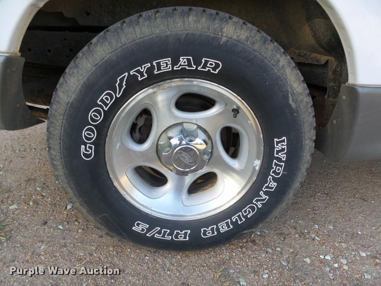 image for item L4082 2001 Ford Explorer SUV