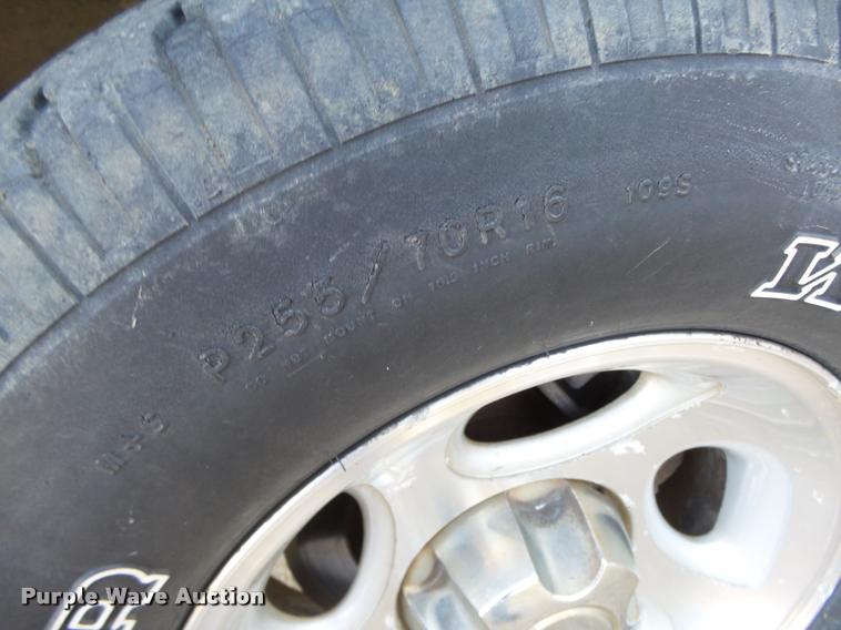 image for item L4082 2001 Ford Explorer SUV