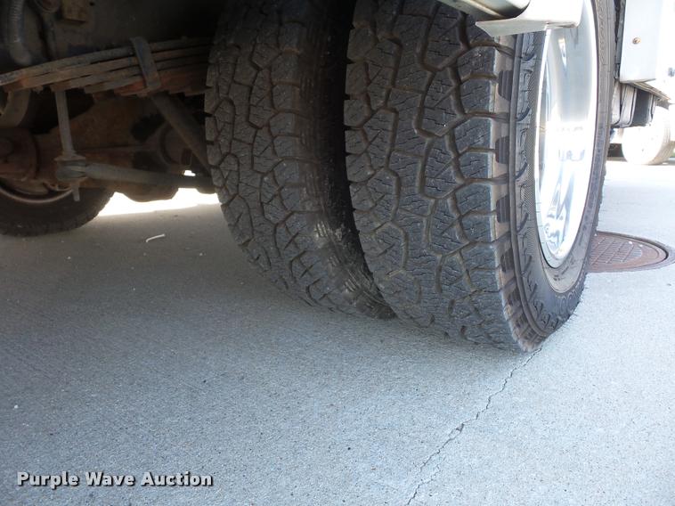 image for item L4252 2003 Ford Econoline E450 Super Duty Forest River Sunseeker RV