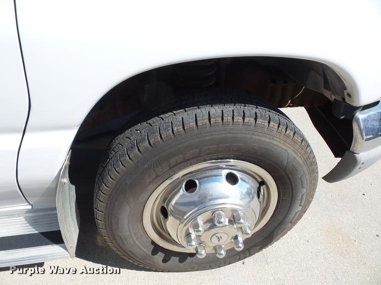 image for item L4252 2003 Ford Econoline E450 Super Duty Forest River Sunseeker RV