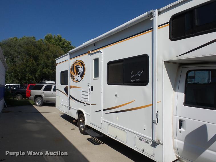 image for item L4252 2003 Ford Econoline E450 Super Duty Forest River Sunseeker RV