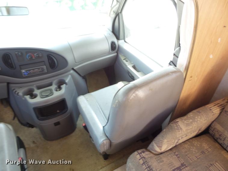 image for item L4252 2003 Ford Econoline E450 Super Duty Forest River Sunseeker RV